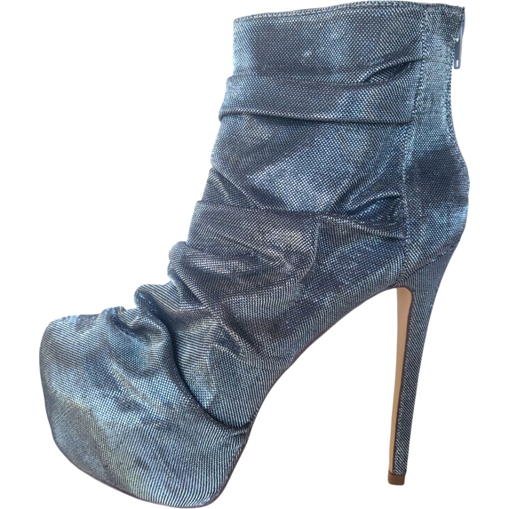 NWOT Lemon Drop Sadiey Size 9 Silver Platform Heel Bootie 6 Inch Heel Scrunch